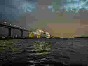 中央防波堤外側埋立地（海の森公園）と若洲地区（若洲海浜公園）を結ぶ海上橋が東京ゲートブリッジ。