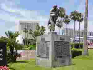 品川区東八潮の船の科学館に建つ孝子の像